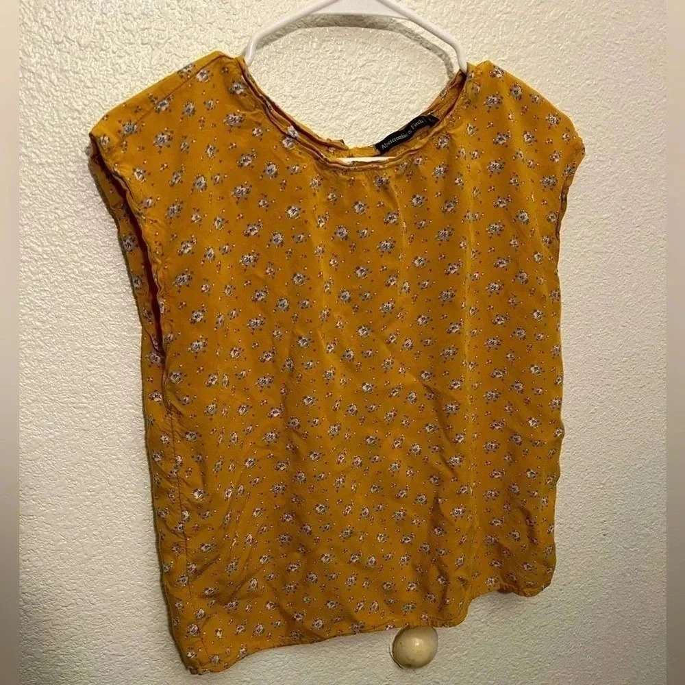 Abercrombie and fitch shirt size S